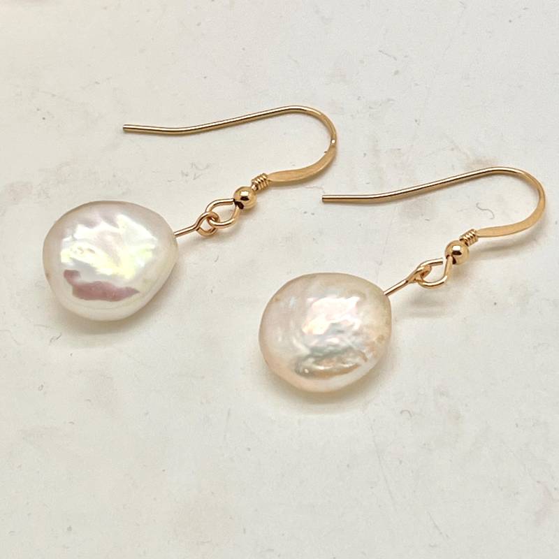 Weiße Perlenohrhänger Zierlich Goldfilled-Haken von Perlenfischzuege