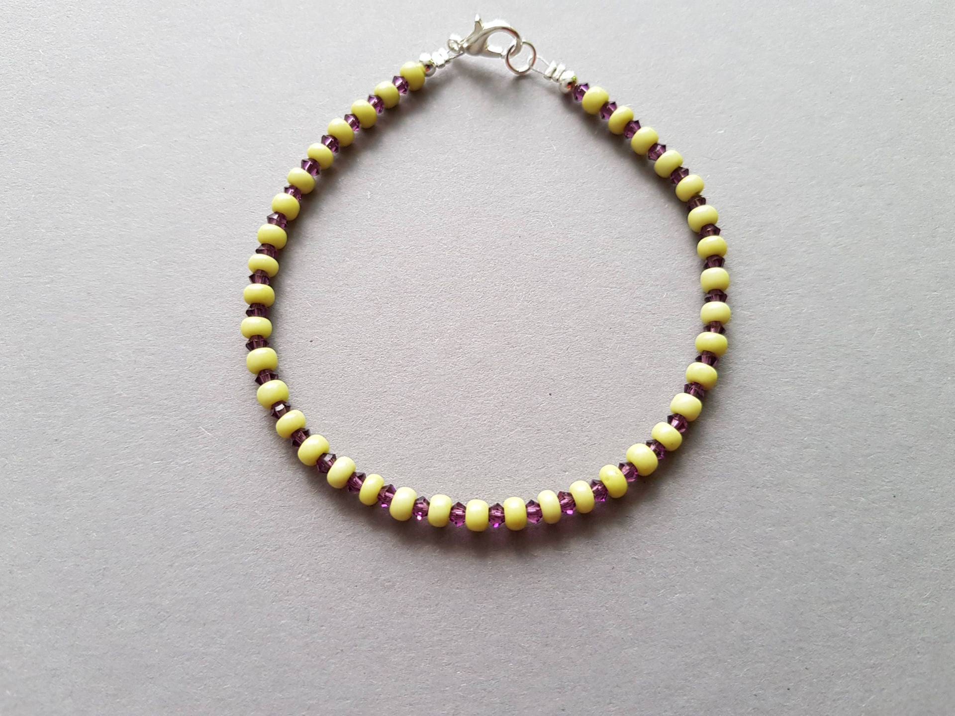 Armband, Glasperlen Handgefertigte Perlenstickerei, Alltägliches Olivine Opak Amethyst von Perlenharmonie