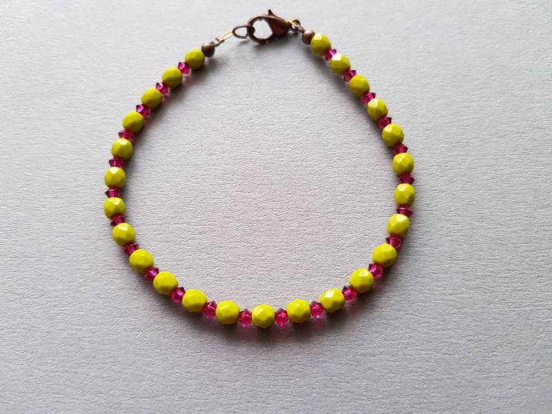 Armband Aus Glasschliffperlen Olive Opak Fuchsia; Alltagsarmband Oilve Fuchsia von Perlenharmonie