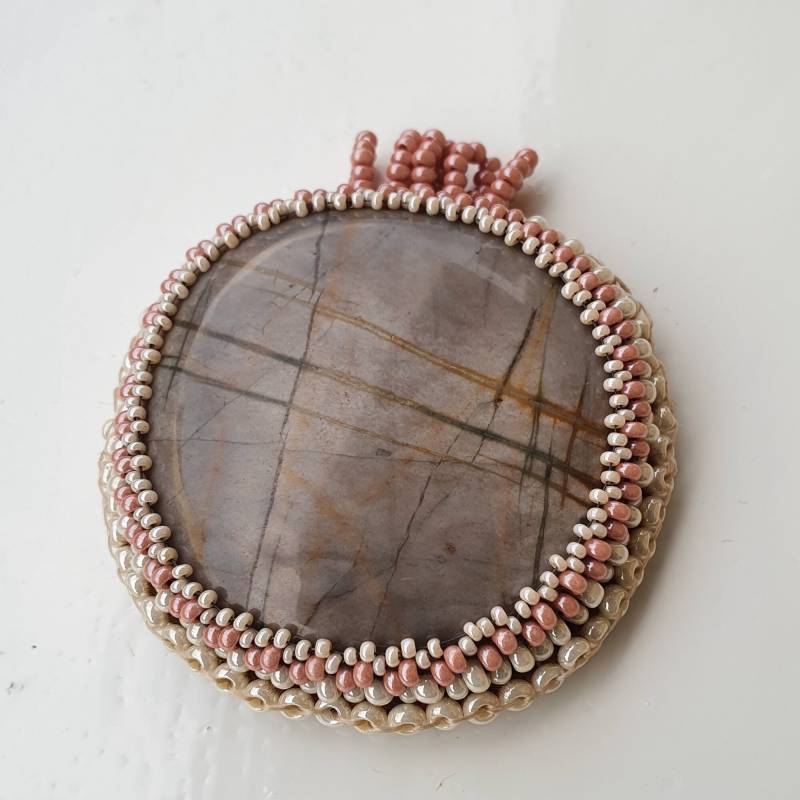 Gestickter Perlen Edelstein Anhänger von Perlenharmonie