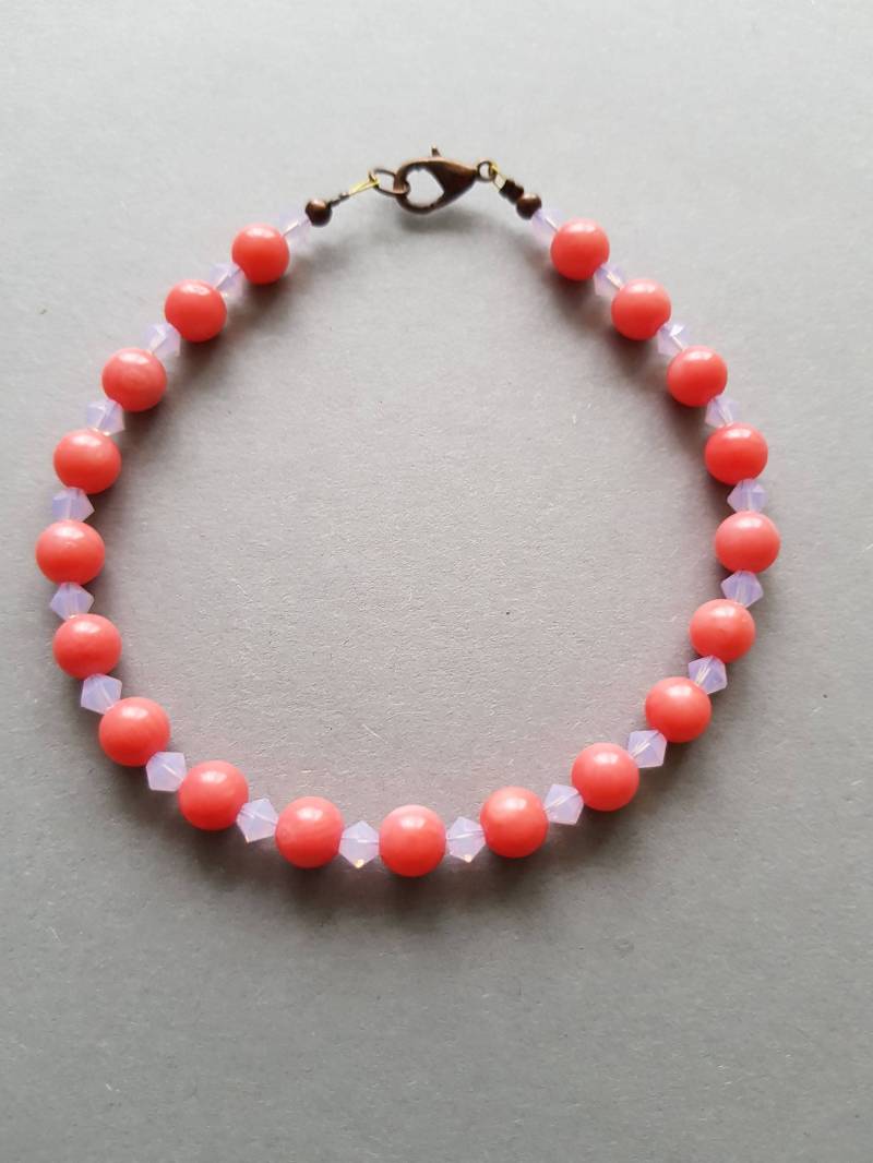 Perlenarmband Rot, Hell Amethyst Alabaster; Freundschaftsarmband Swarovski Crystal von Perlenharmonie