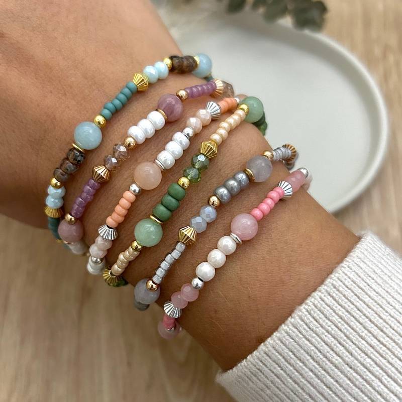 Feines Perlenarmband Individualisierbar Mit Initialen, Name Oder Persönlichem Text - Perfektes Geschenk Als Kleines Dankeschön von Perlenkonfetti