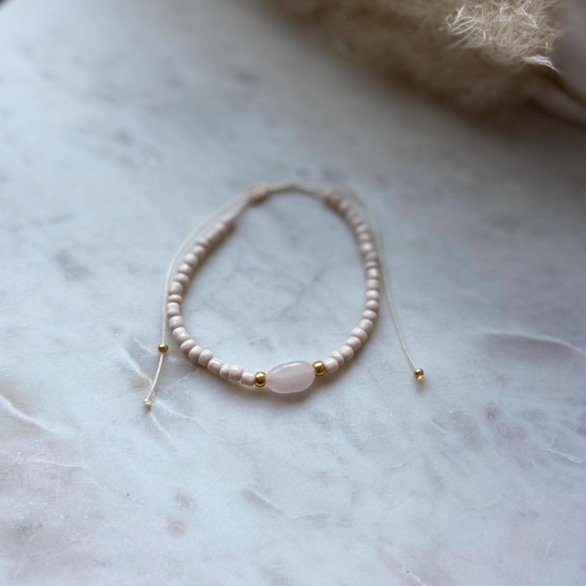 Edelsteinarmband Mit Rosenquarz I Zartes Armband Filigranes Beiges Freundschaftsarmband Glücksarmband Talisman von Perlenkreis