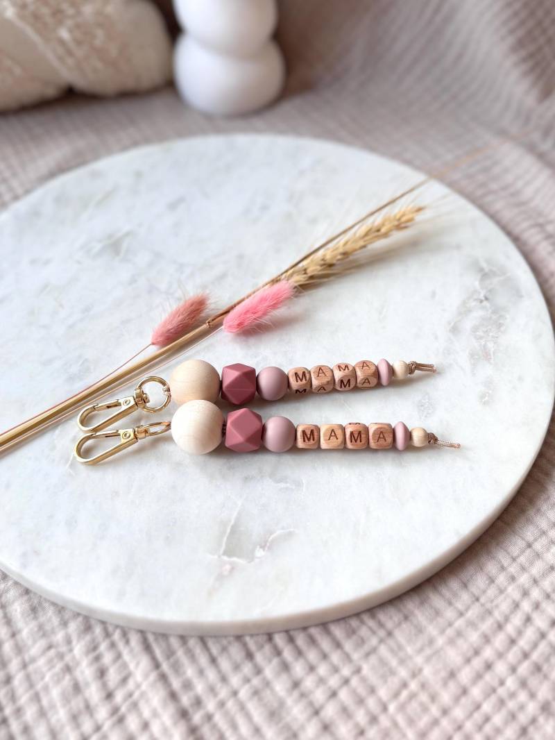 Schlüsselanhänger Mama Altrosa Und Mauve I Holzperlen Silikonperlen Bagcharm Taschenanhänger Geschenkidee Mama von Perlenkreis