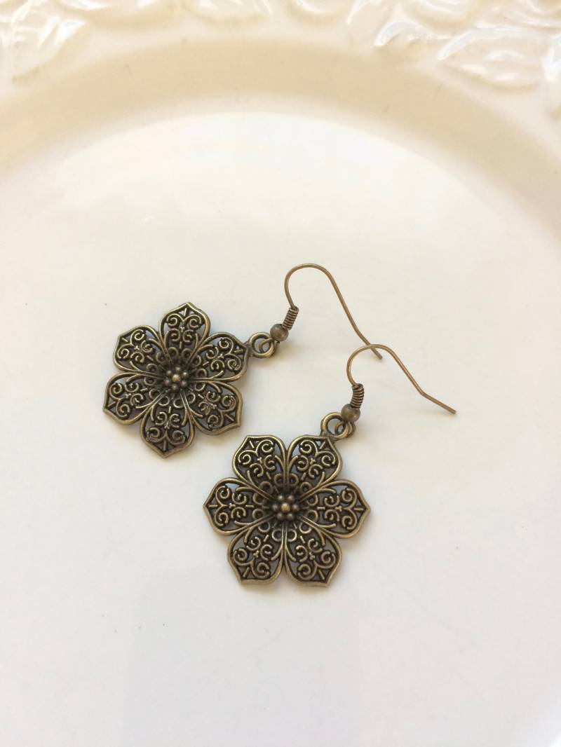 Blumen Ohrringe in Bronze von Perlenlagune