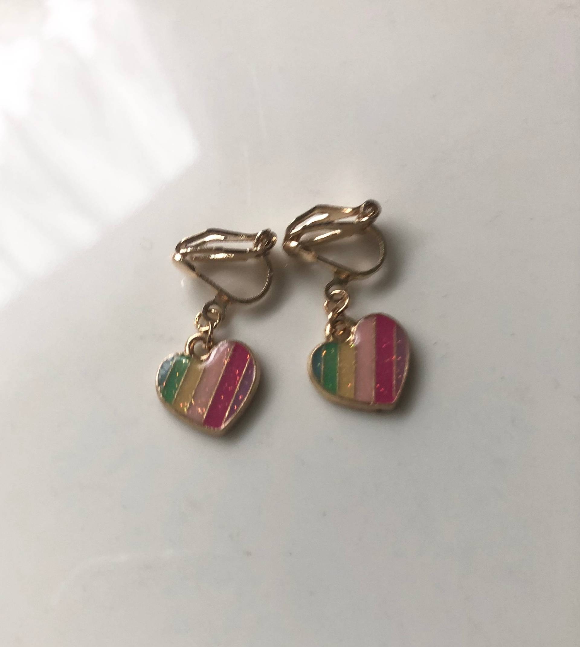 Bunte Herzchen Ohrclips Hellgold Mehrfarbig von Perlenlagune