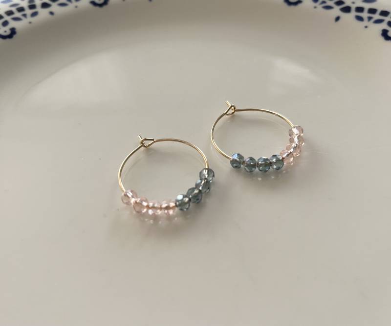 Creolen in Champagnegold Zartrosa Taubenblau von Perlenlagune