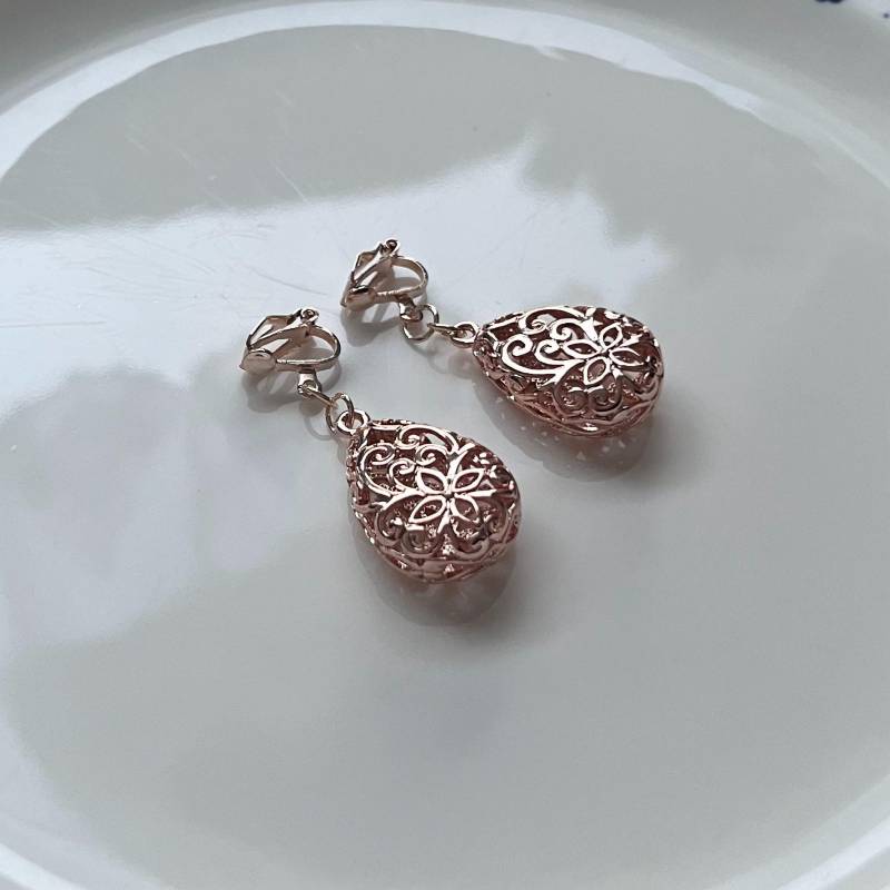 Elegante Tropfen Ohrclips in Roségold von Perlenlagune