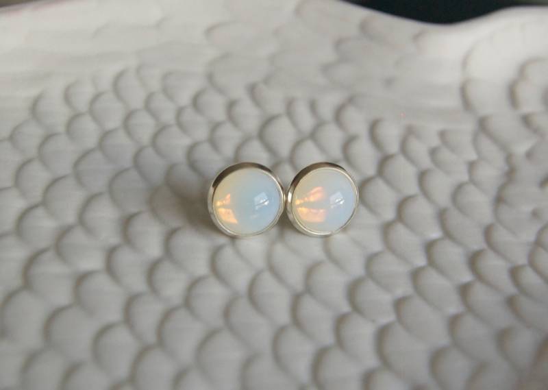 Feine Orstecker Silber Opalweiß von Perlenlagune