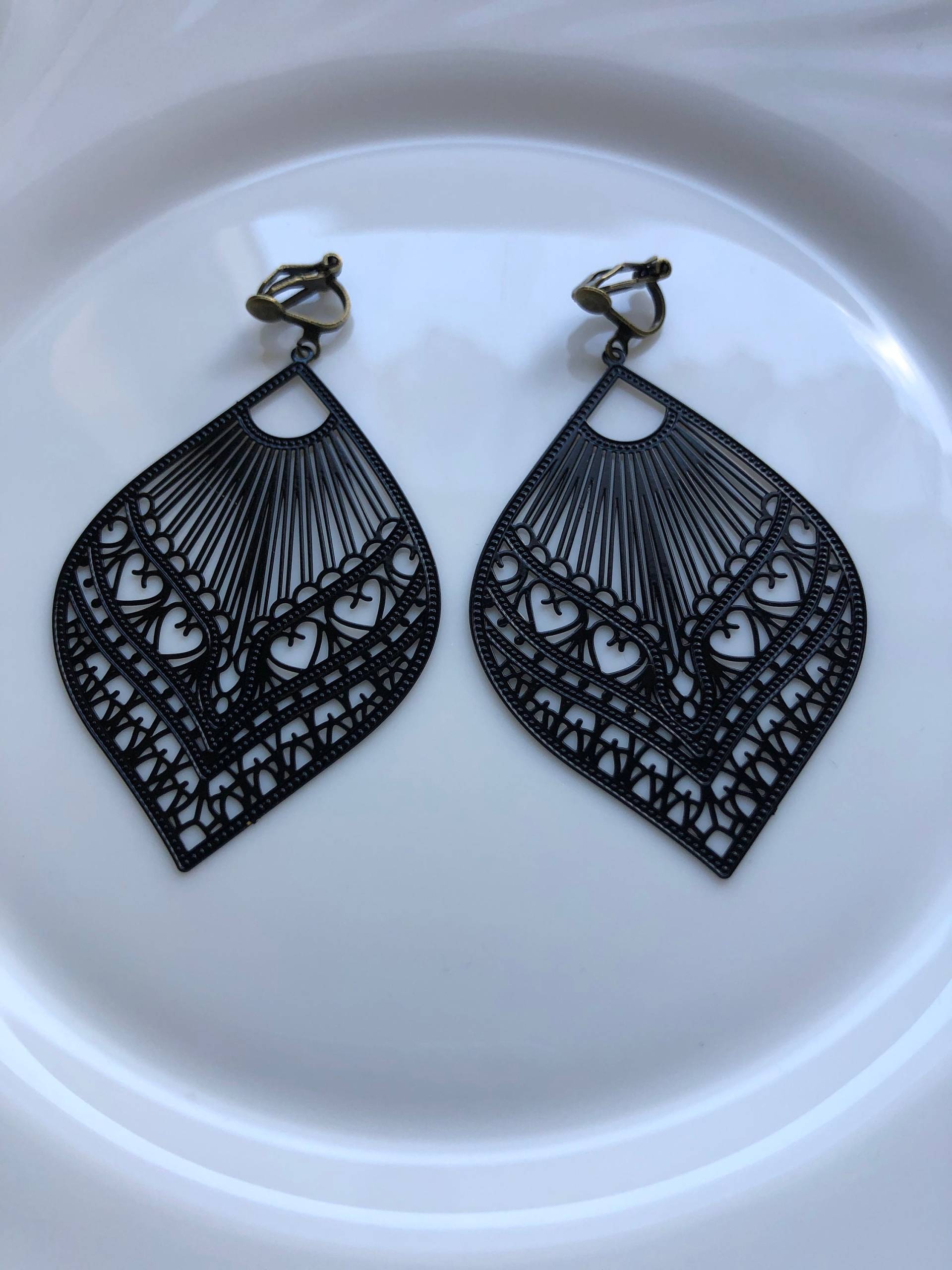 Festliche Große Ohrclips in Schwarz Bronze Festliche Große Ohrclips in Schwarz Bronze von Perlenlagune