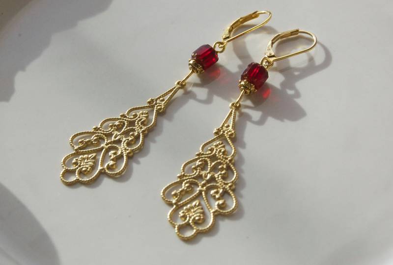Filigrane Ohrringe Mit Barockperlen Rot Gold von Perlenlagune