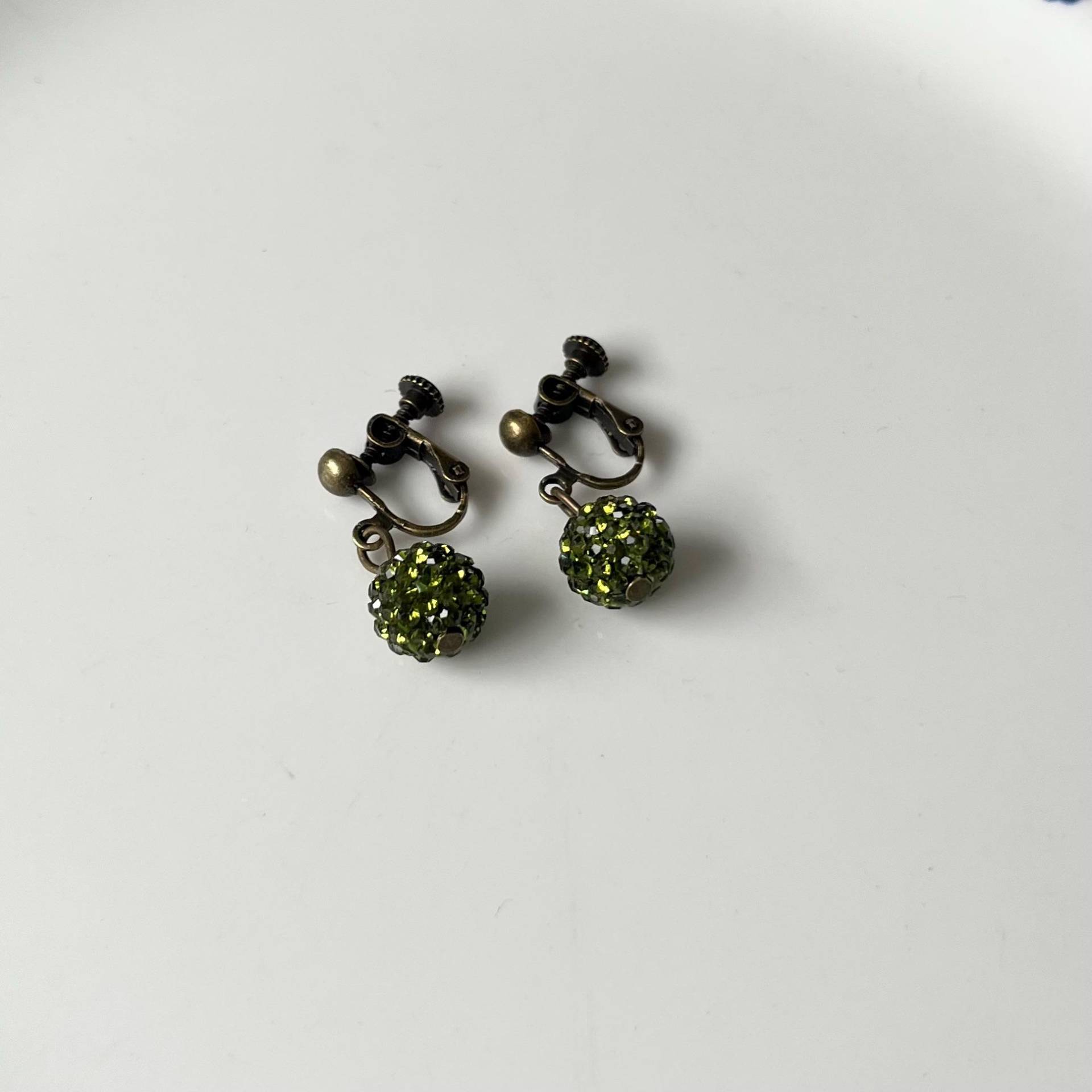 Funkelnde Ohrclips Bronze Olivgrün von Perlenlagune