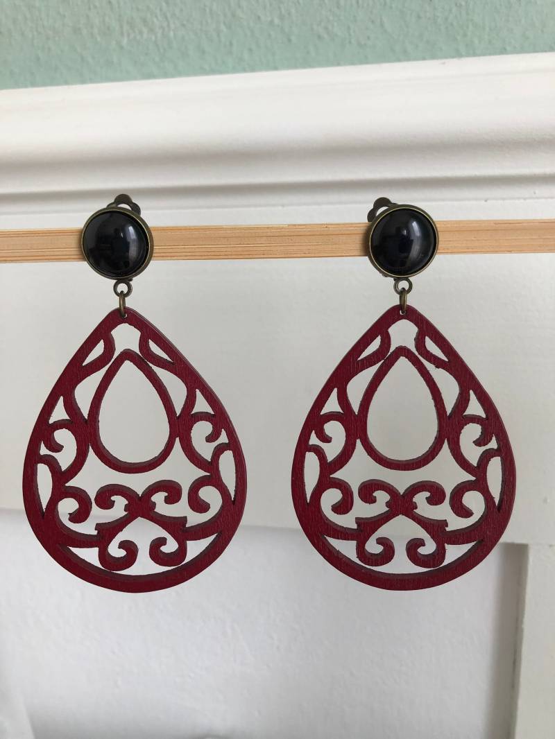 Große Tropfen - Holzohrclips in Bordeaux Schwarz Bronze von Perlenlagune