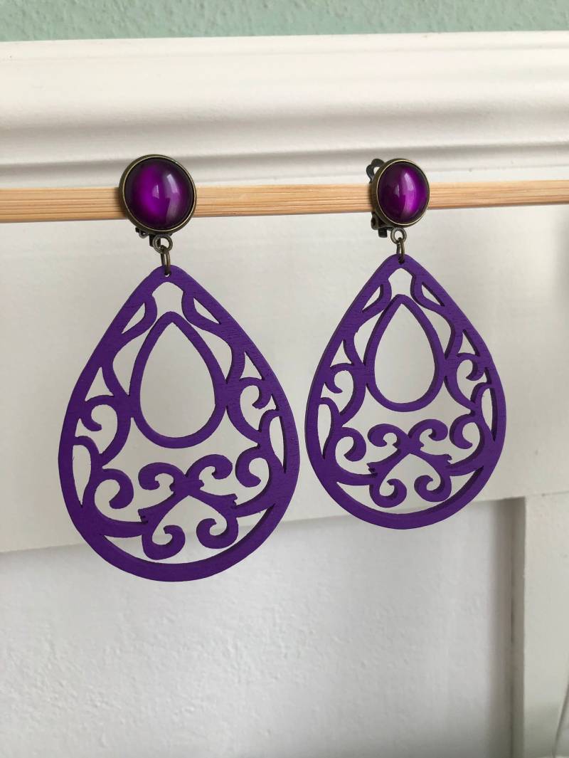 Große Tropfen - Holzohrclips in Violett Bronze von Perlenlagune