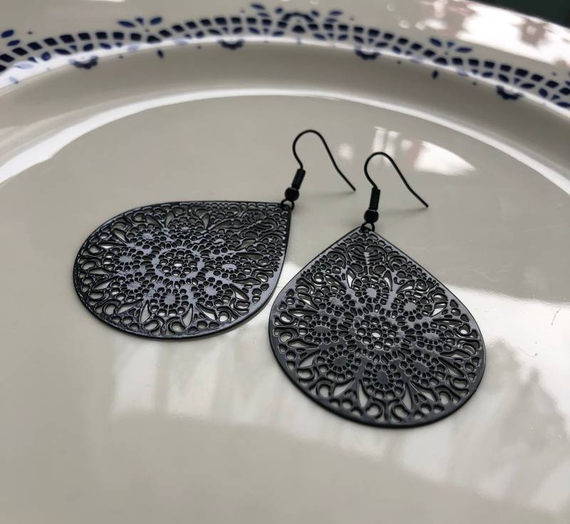 Große Tropfen Ohrringe in Schwarz von Perlenlagune