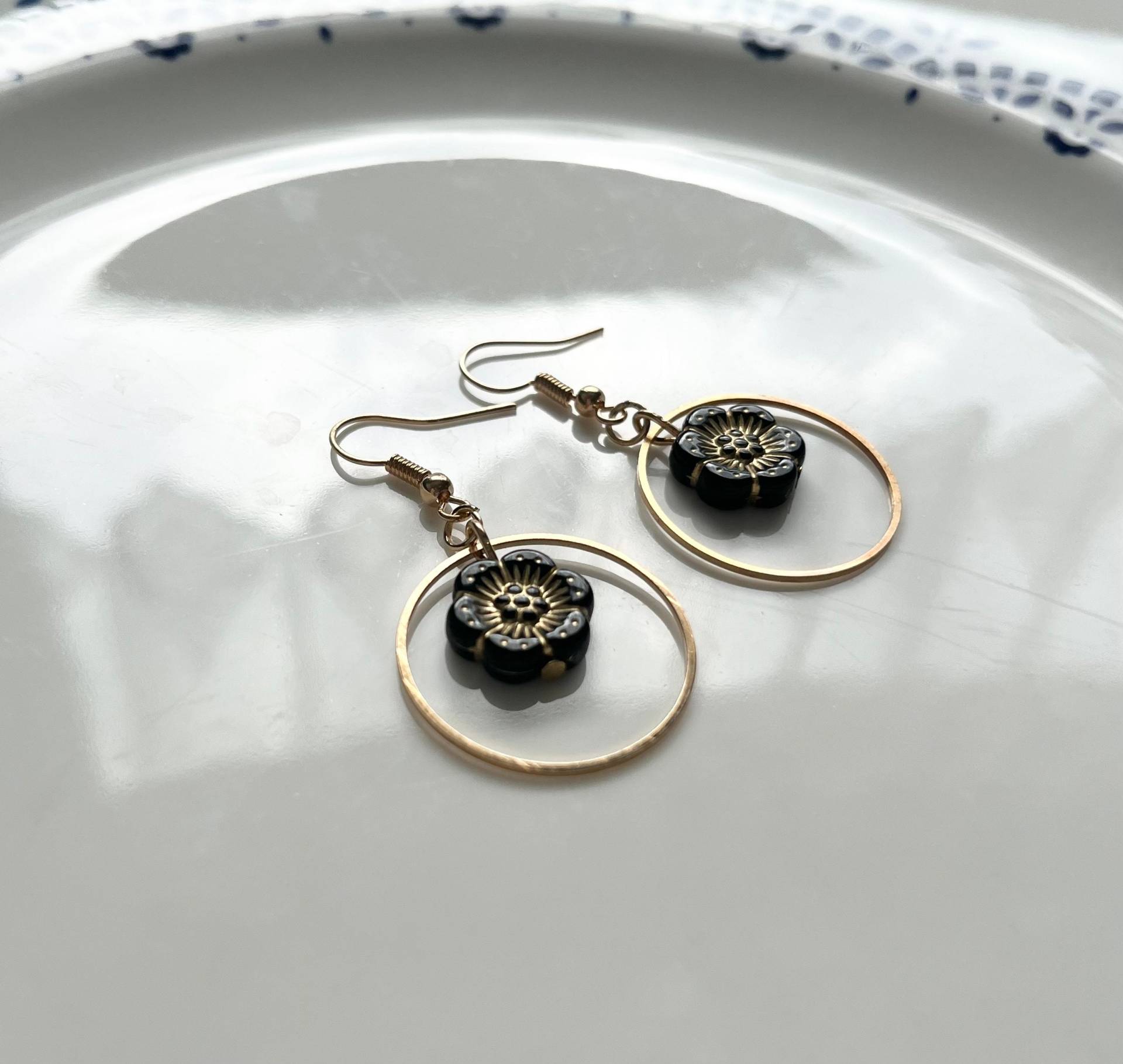 Kreise Ohrringe Hellgold Schwarz von Perlenlagune