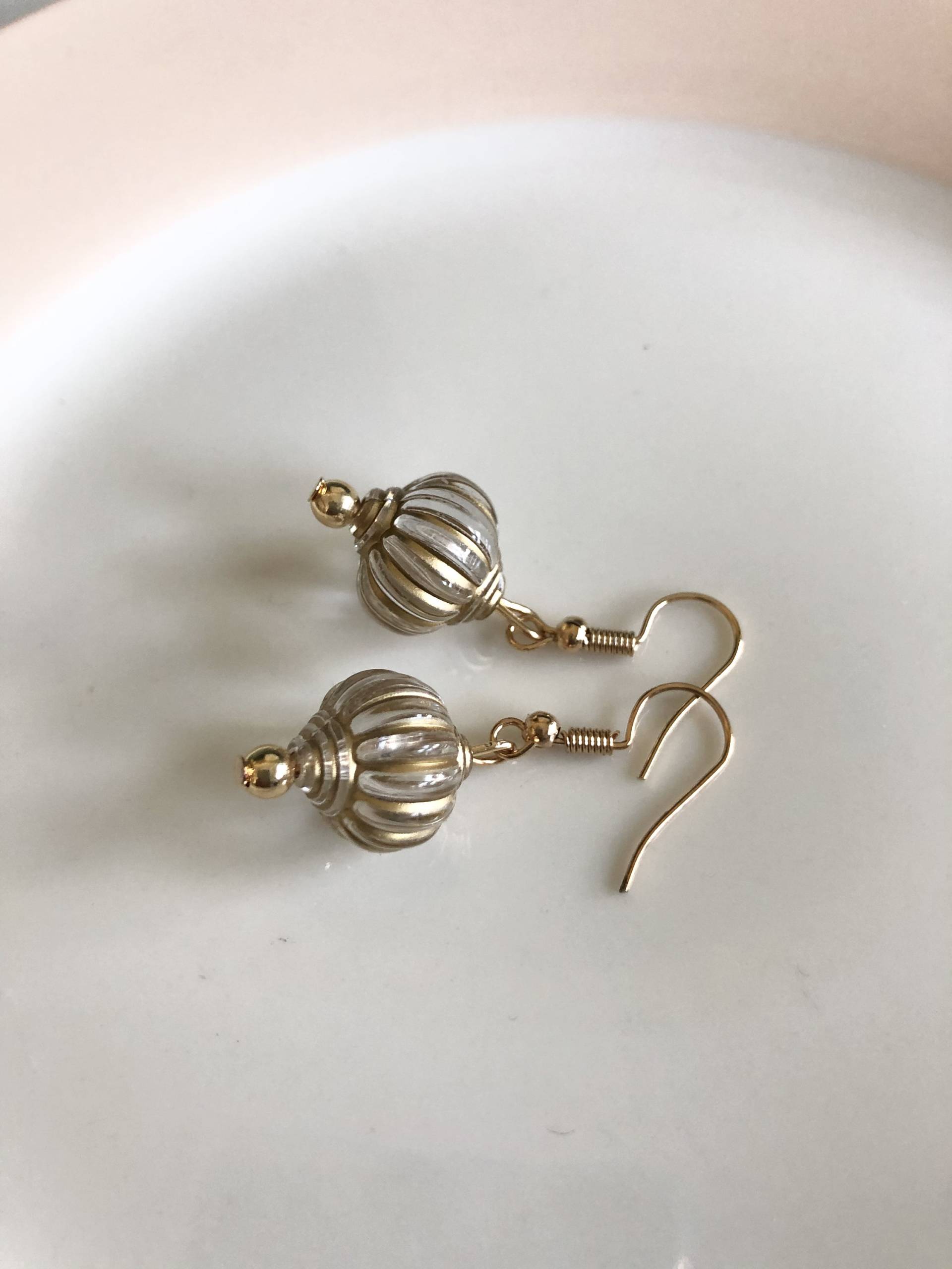 Lampions Ohrringe Hellgold Transparent von Perlenlagune