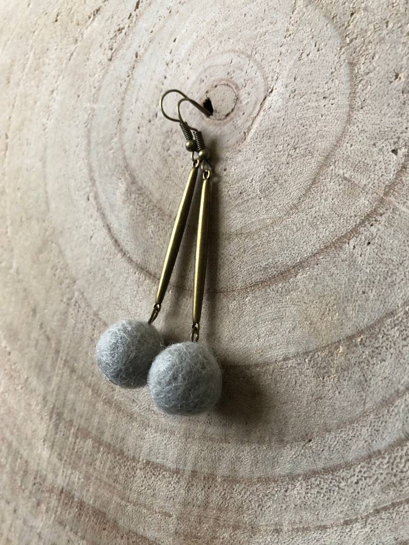Lange Filz Ohrringe Bronze Grau von Perlenlagune