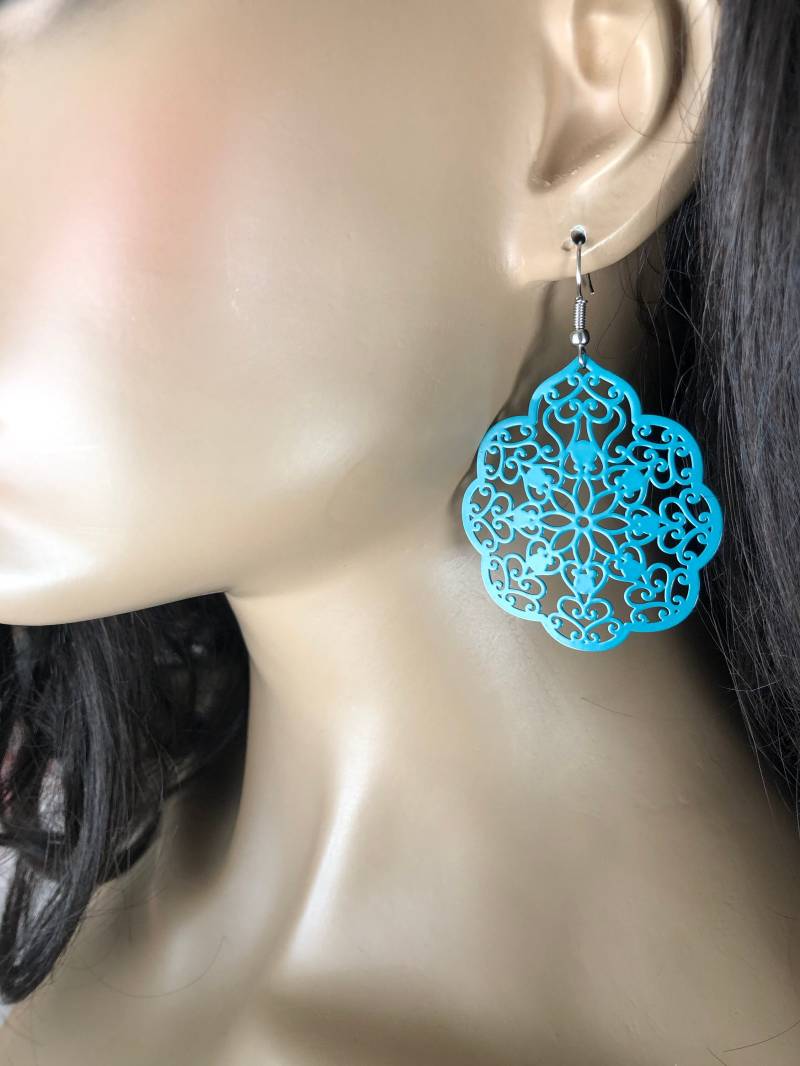 Leichte Lange Ornamente Ohrringe in Türkis von Perlenlagune