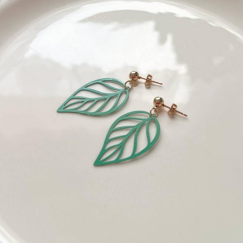 Ohrringe Blätter Champagnegold Grün von Perlenlagune