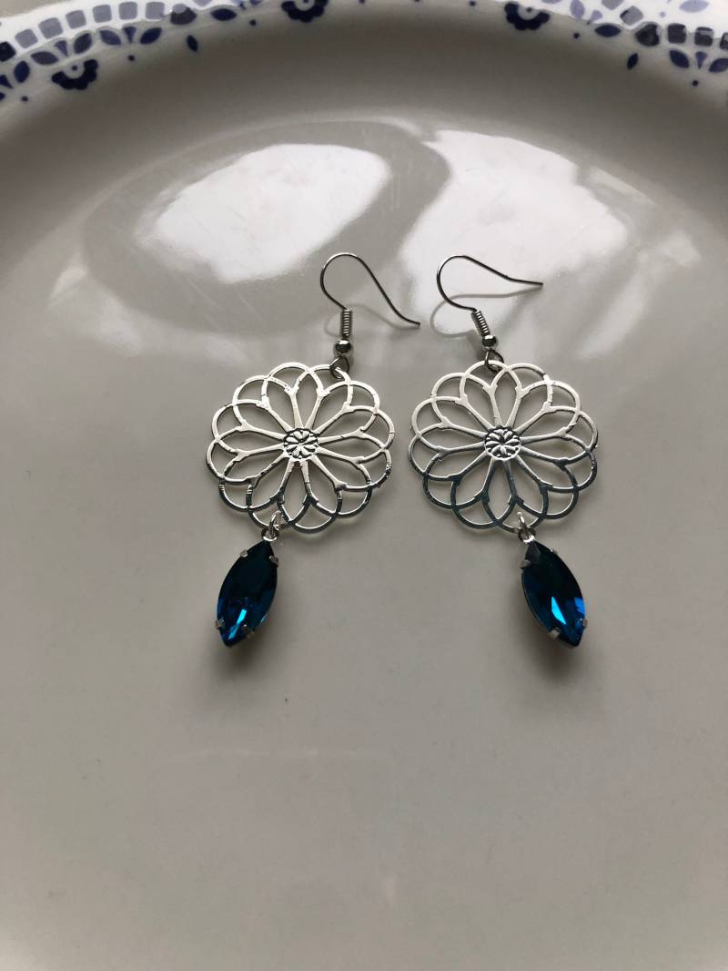 Ohrringe Blume in Silber Blau von Perlenlagune