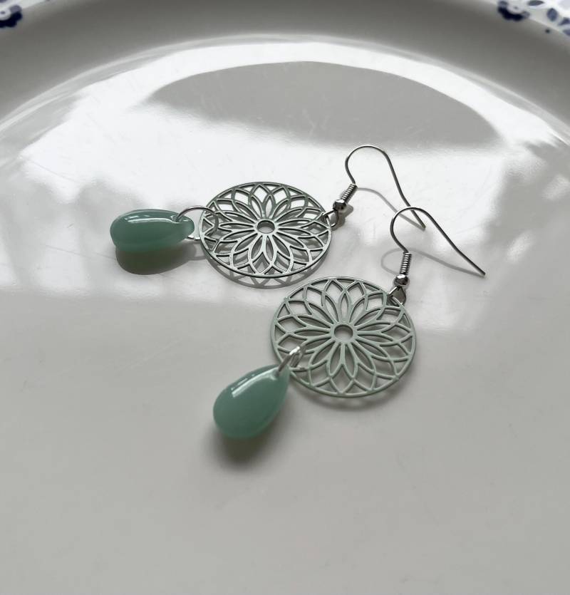 Ohrringe Blumenkreise in Hellgrün von Perlenlagune