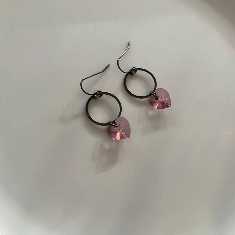 Ohrringe Kristallherzen in Altrosa Bronze von Perlenlagune