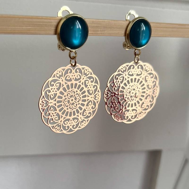 Ornament Ohrclips Champagnegold Petrol von Perlenlagune