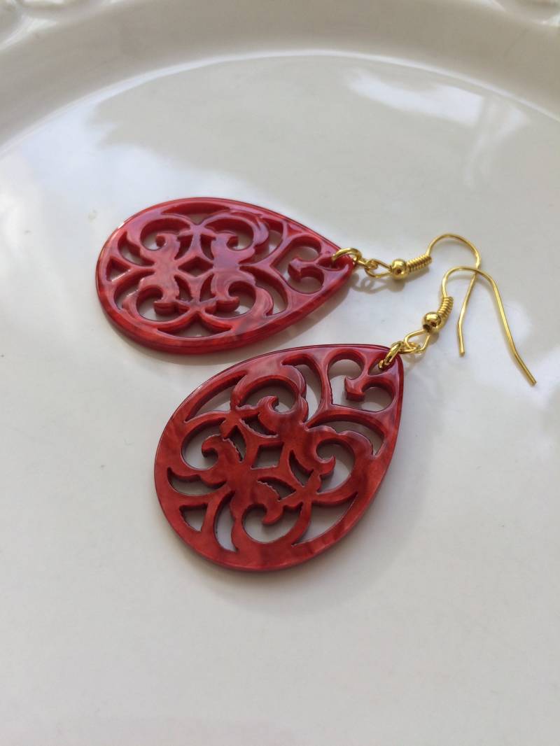 Ornamenttropfen Ohrringe Rot Gold von Perlenlagune