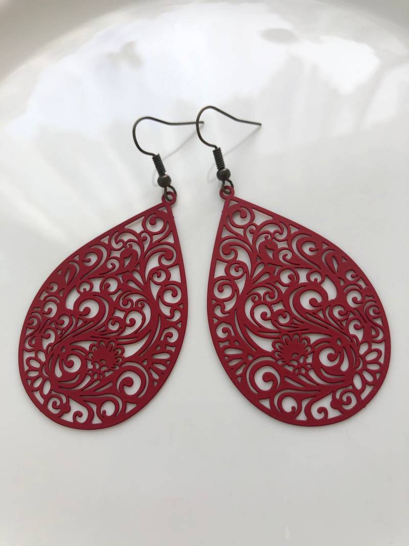 Ornamenttropfen Ohrringe in Rot von Perlenlagune