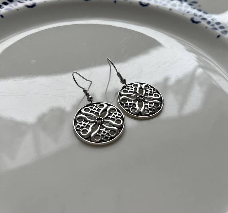 Runde Ornamente Ohrringe in Silber von Perlenlagune