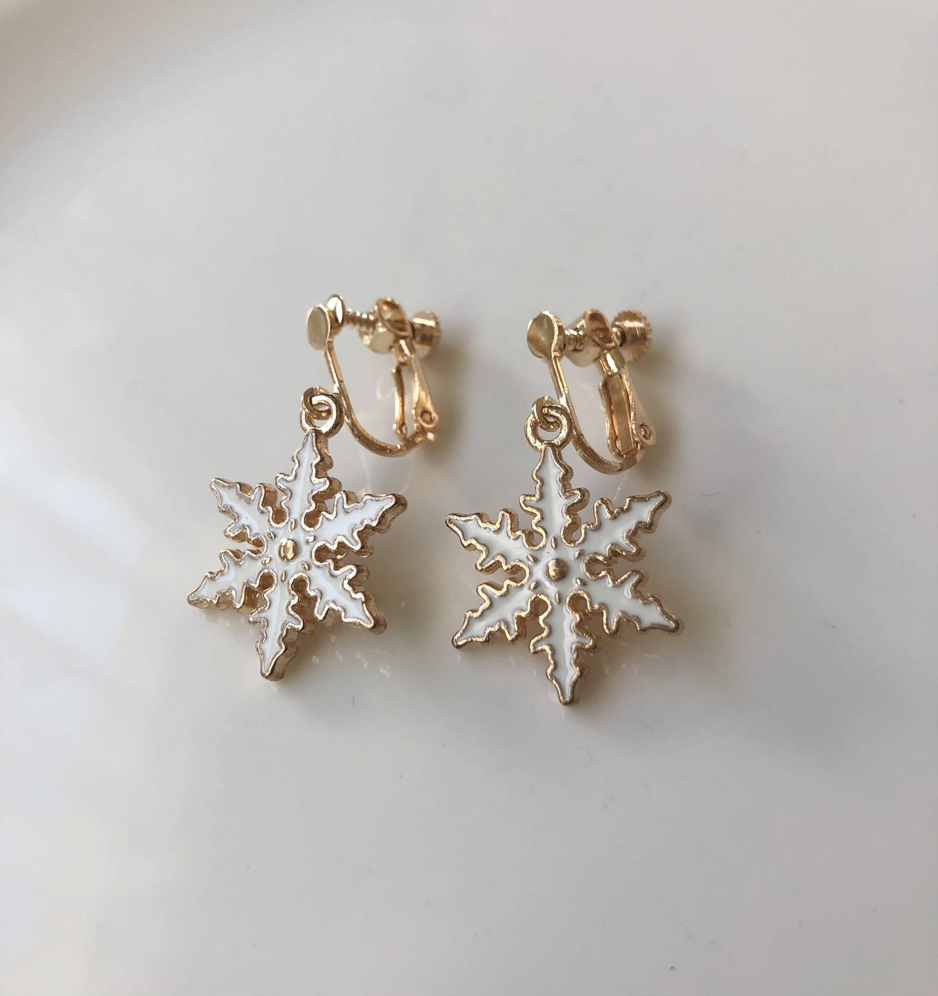 Schneeflocken Ohrclips Champagnegold Weiß von Perlenlagune