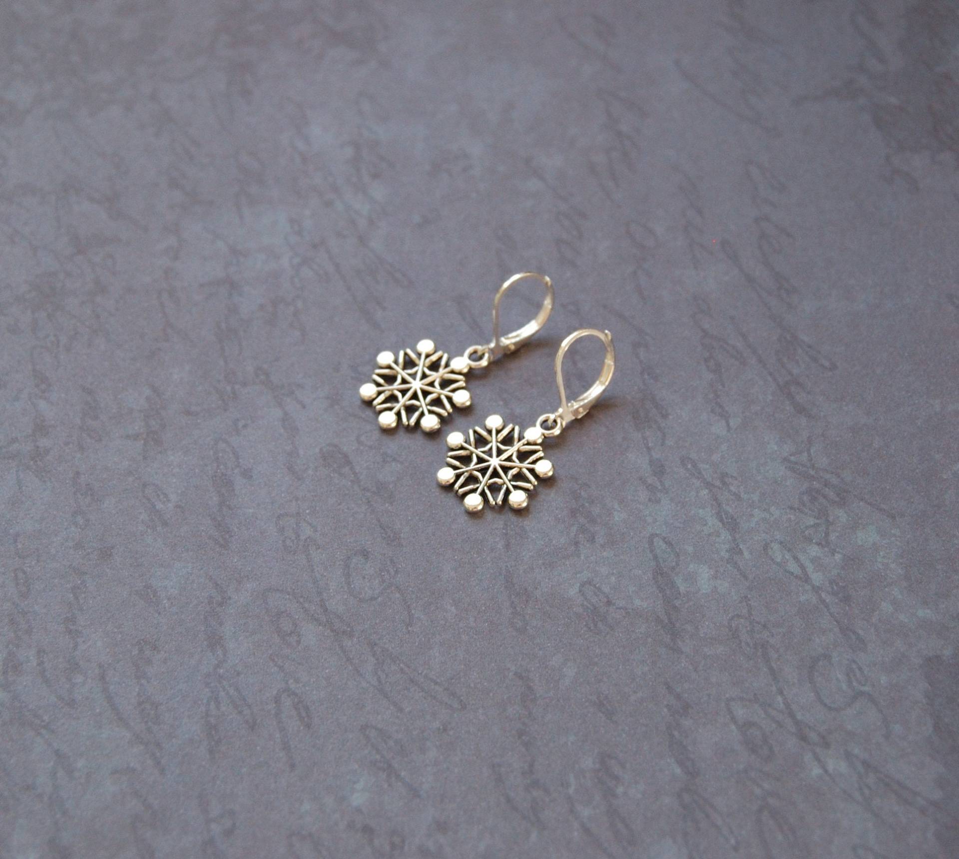 Schneeflocken Ohrringe in Silber von Perlenlagune