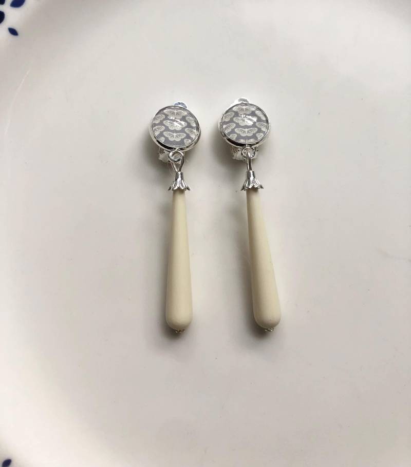 Schöne Ohrclips Tropfen Silber Creme Grau von Perlenlagune