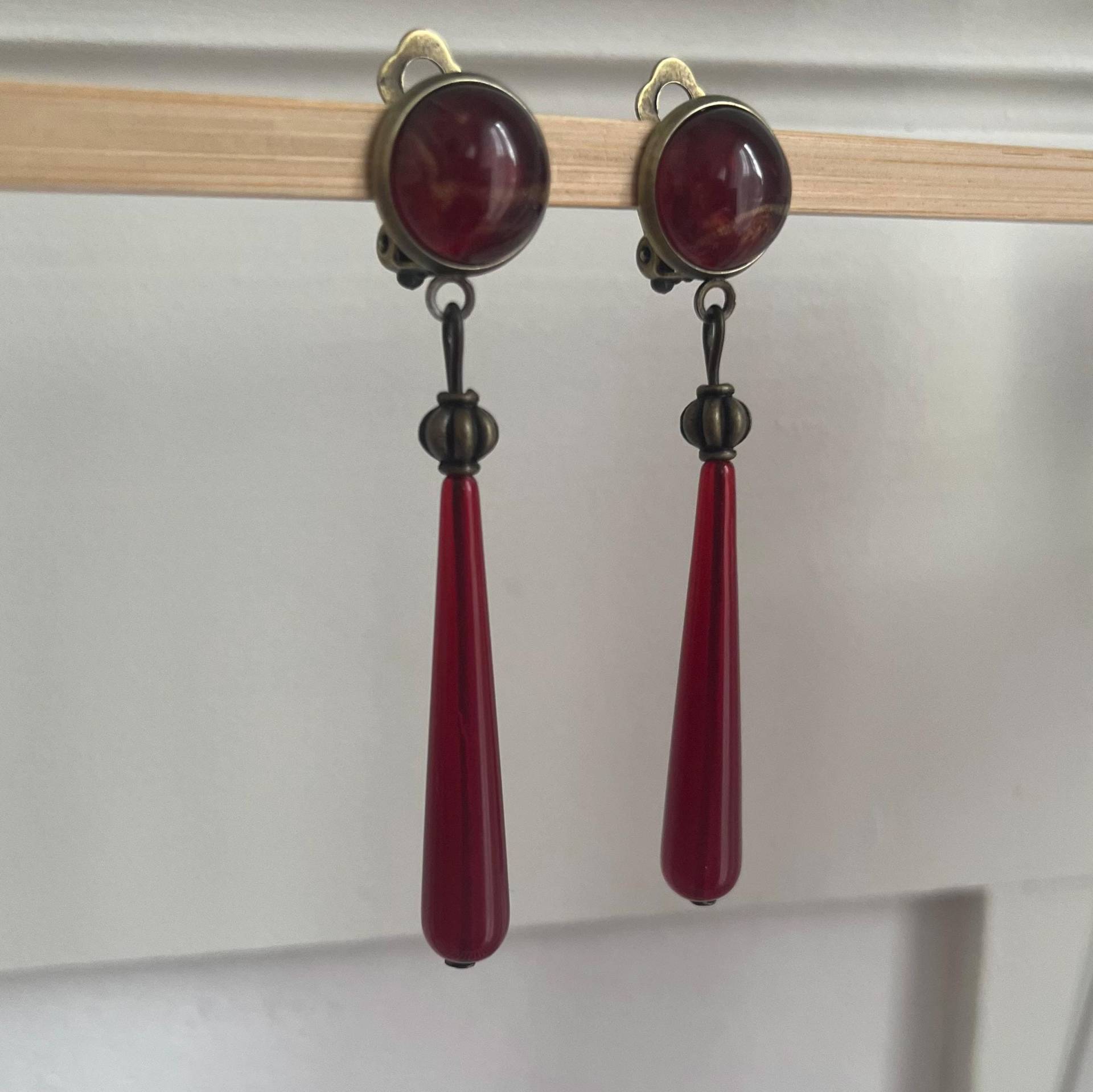 Tropfen Ohrclips Bronze Dunkelrot von Perlenlagune