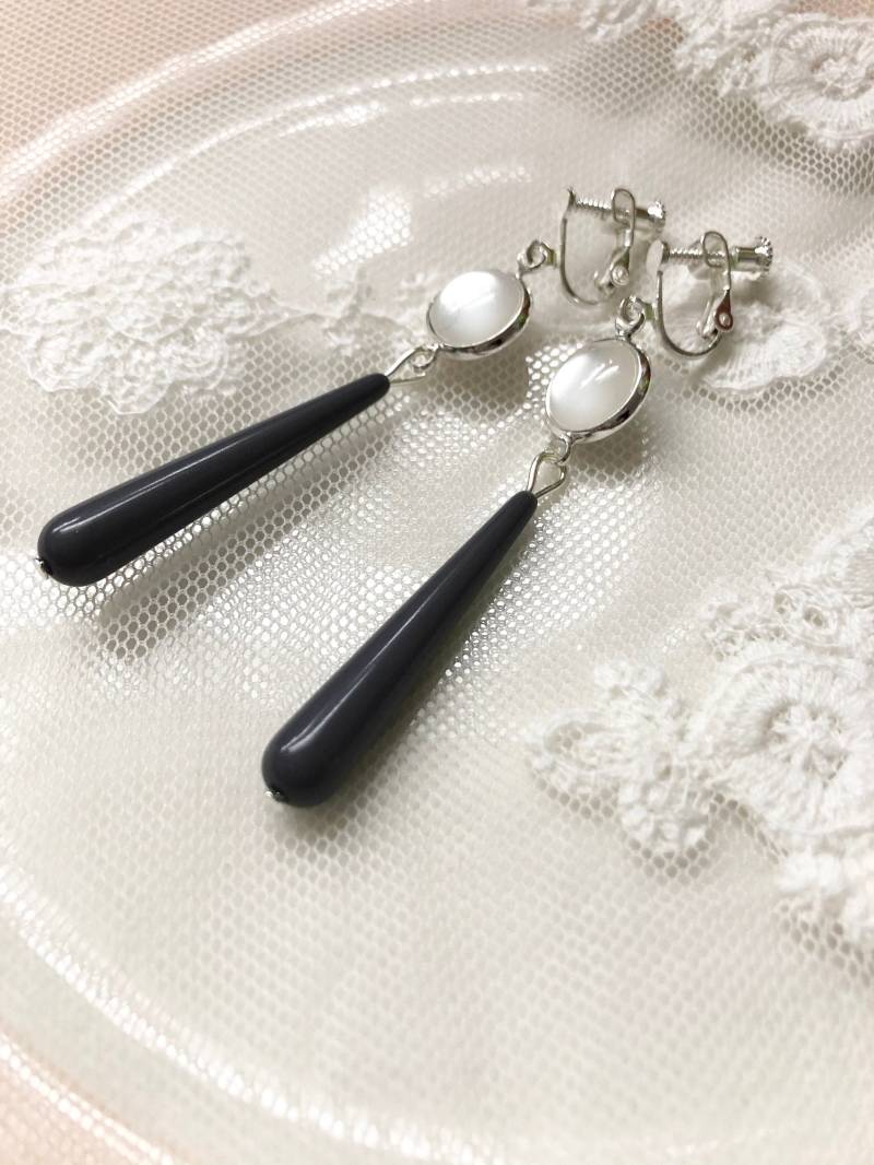 Tropfen Ohrclips in Silber Weiß Dunkelgrau von Perlenlagune