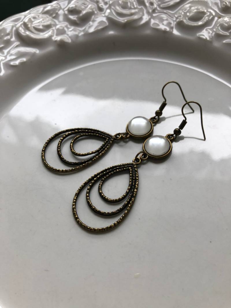 Tropfen Ohrringe Bronze Weiß von Perlenlagune