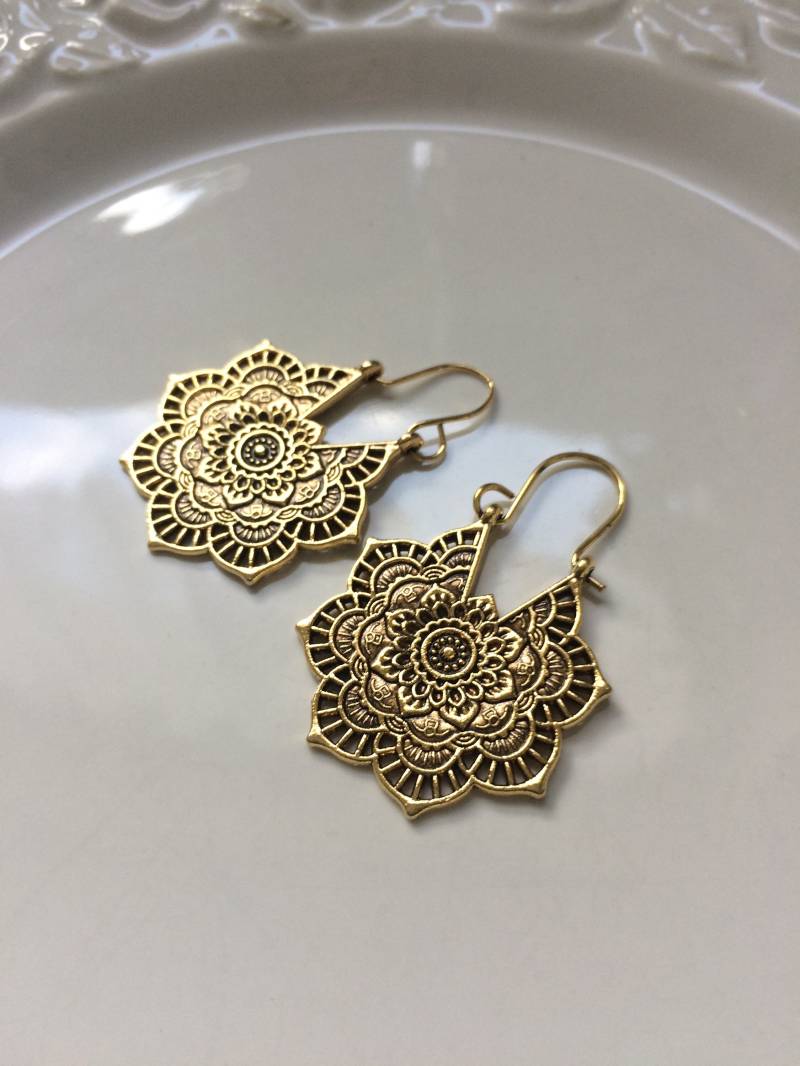 Wunderschöne Mandala Ohrringe in Gold von Perlenlagune