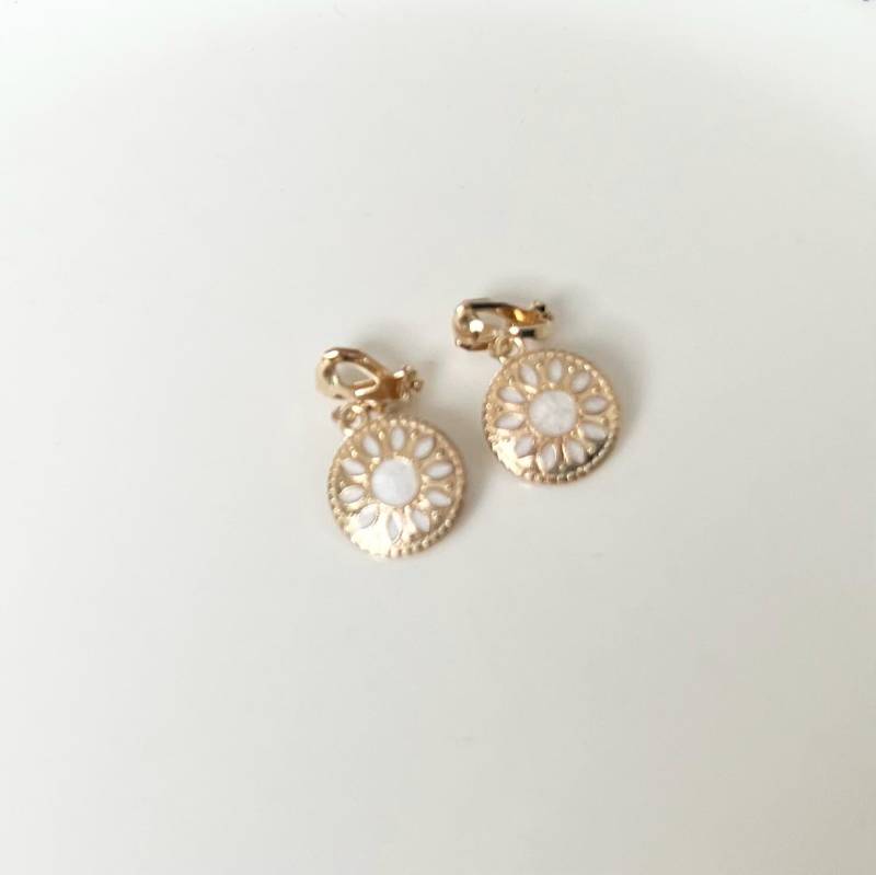 Zarte Runde Ohrclips Champagnegold Weiß von Perlenlagune