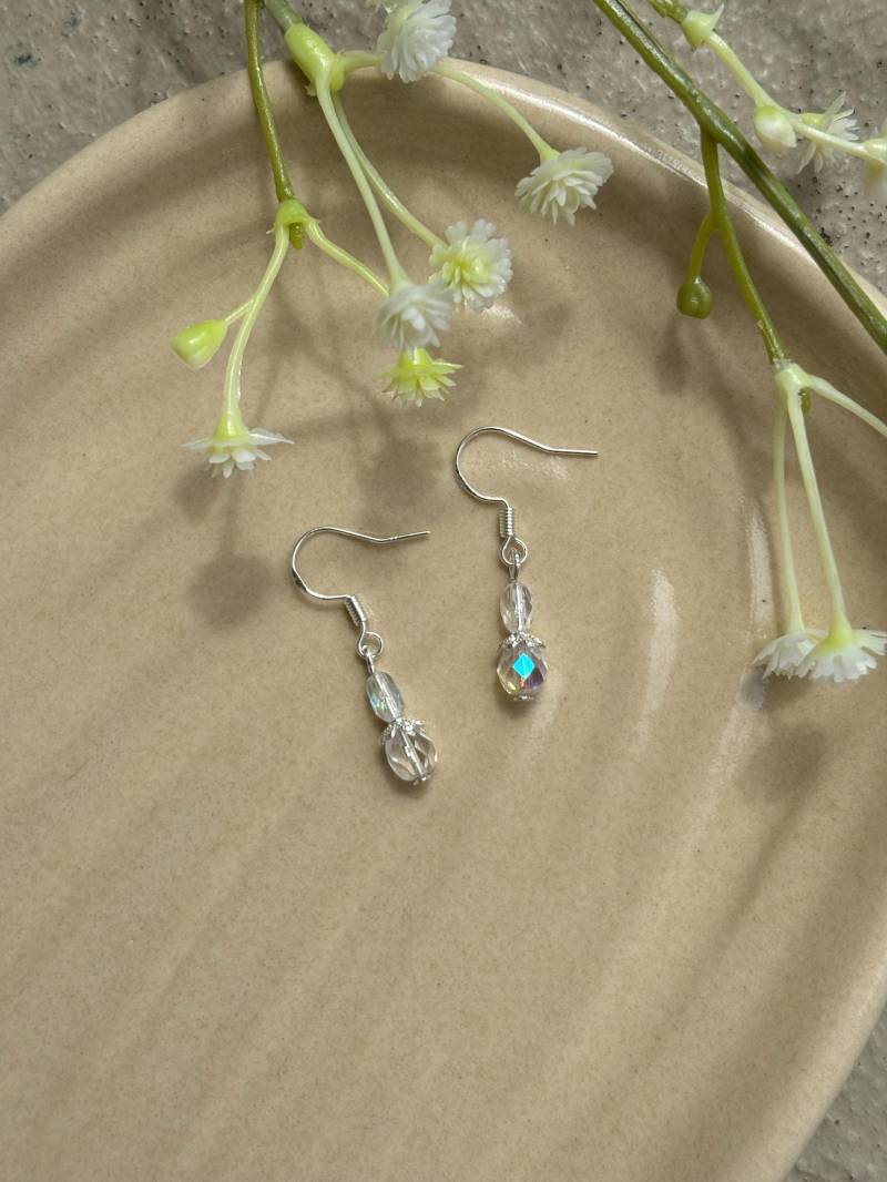 Funkelnde Kristall Silber Ohrhänger Mit Weißen Glitzer Glasperlen Und Regenbogenschimmer/Ohrringe Glitzerstein Märchenschmuck von Perlenpiepmatz