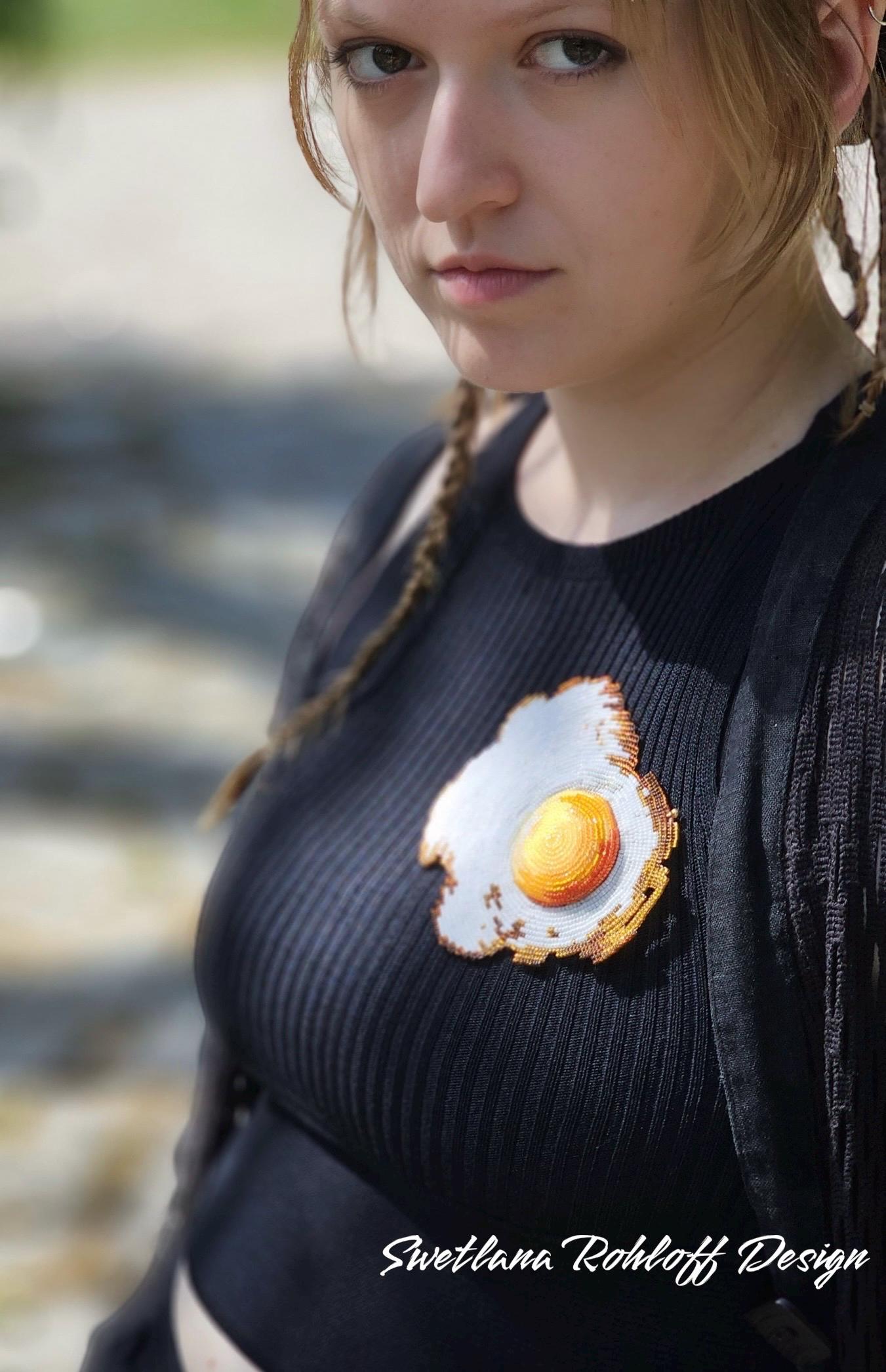 Brooch Beadwork, Jewellery "Fried Egg" von Perlenrose