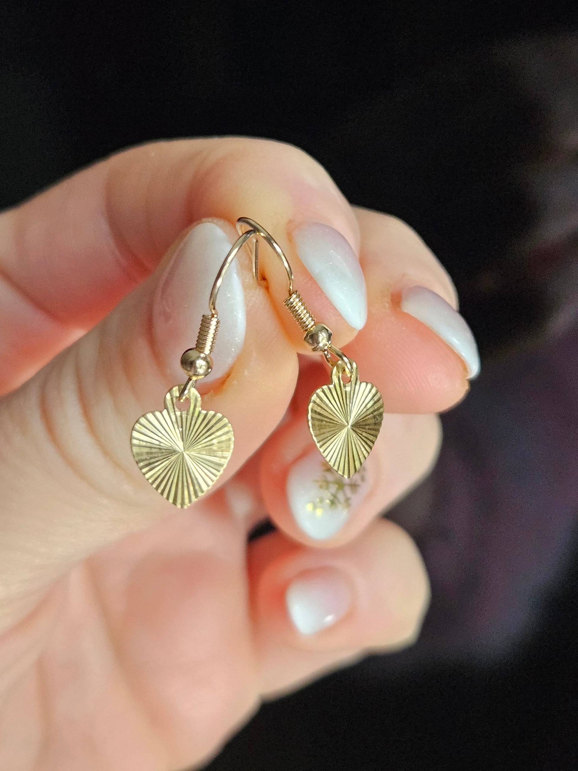 Filigrane Herz Ohrringe Etho Goldfarbene Herzohrringe Kleine Boho Schmuck Filigraner Schmuck Gold Ohrhänger von PerlentanzArt