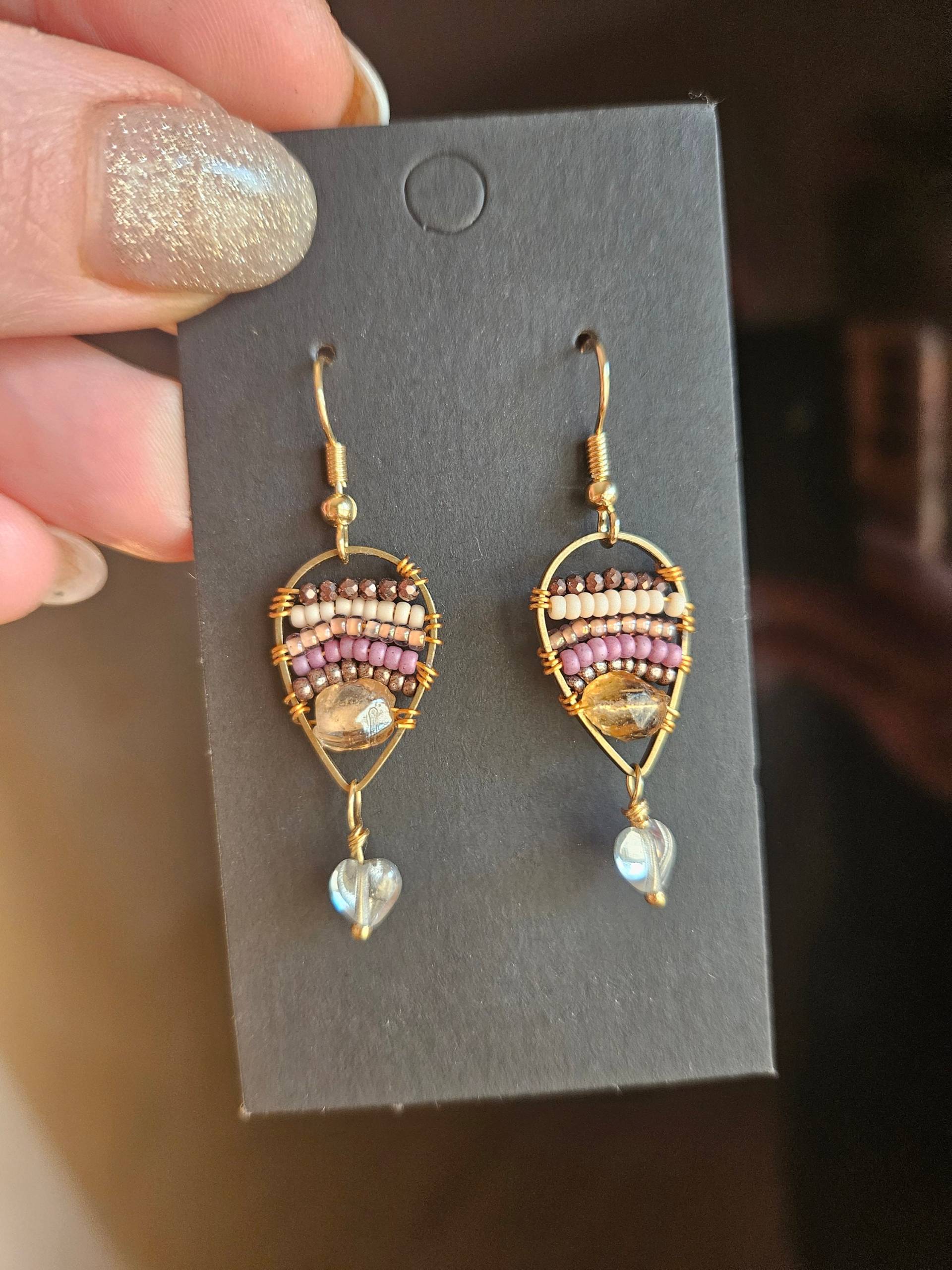 Ombre Tear Ohrringe in Rosa Mit Herzakzent - Damenohrringe Aus Messing Rocailles Für Einen Coolen Look von PerlentanzArt