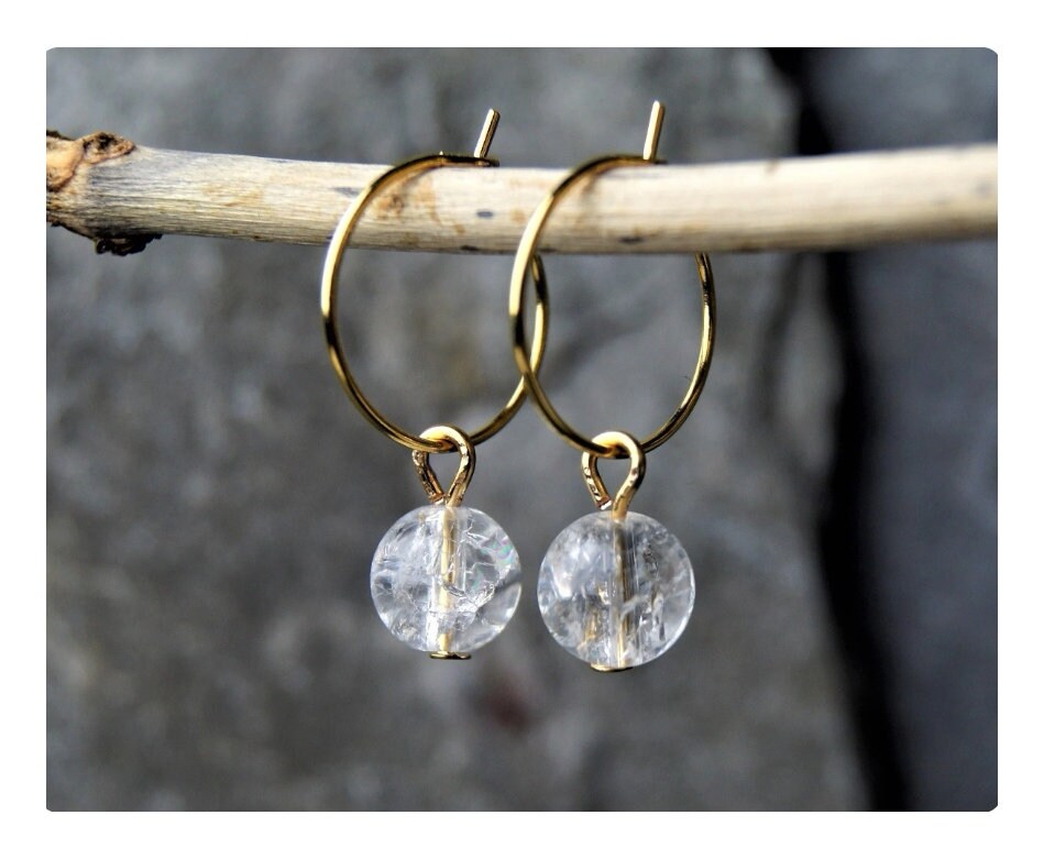 Bergkristall Ohrring Edelsteinperlen 8mm Glitzernde Einschlüsse Creole 24K Vergoldet Heilstein Accessoire Geschenk Geburtstag Weihnachten von PerlentanzBerlin