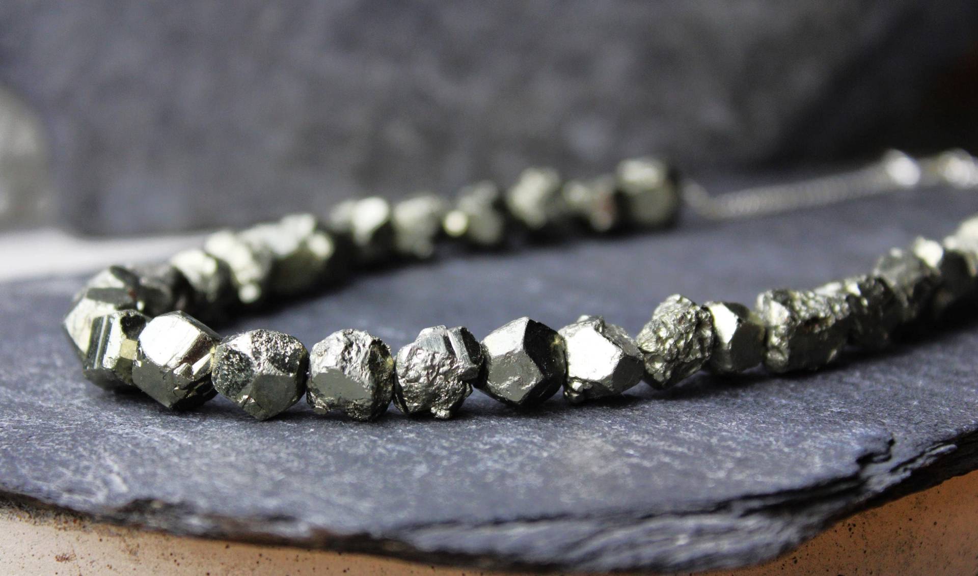 Pyrit-Kette Silber Naturstein Rohstein Heilstein Schutzstein Strukturierte Oberfläche Ausdrucksstark Xl Nuggets Geschenk Für Sie Und Ihn Pyrit-Kette Silber Naturstein Rohstein Heilstein Schutzstein Strukturierte Oberfläche Ausdrucksstark Xl Nuggets Geschenk Für Sie Und Ihn von PerlentanzBerlin