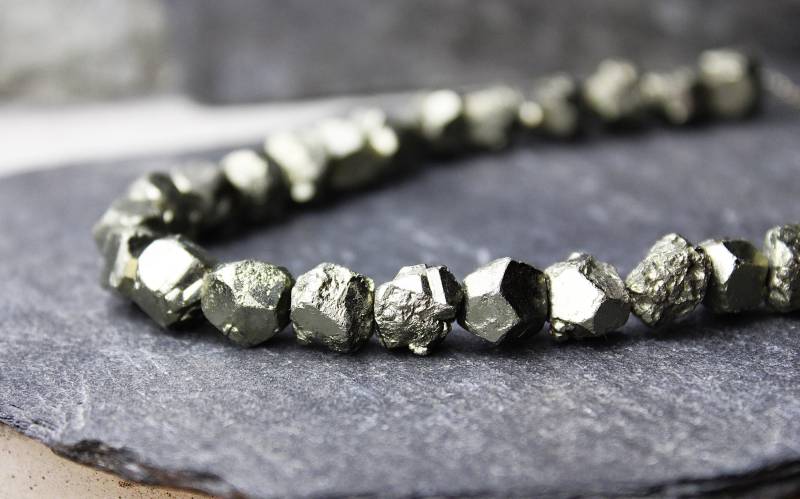 Pyrit-Kette Silber Naturstein Rohstein Heilstein Schutzstein Strukturierte Oberfläche Ausdrucksstark Xl Nuggets Geschenk Für Sie Und Ihn von PerlentanzBerlin