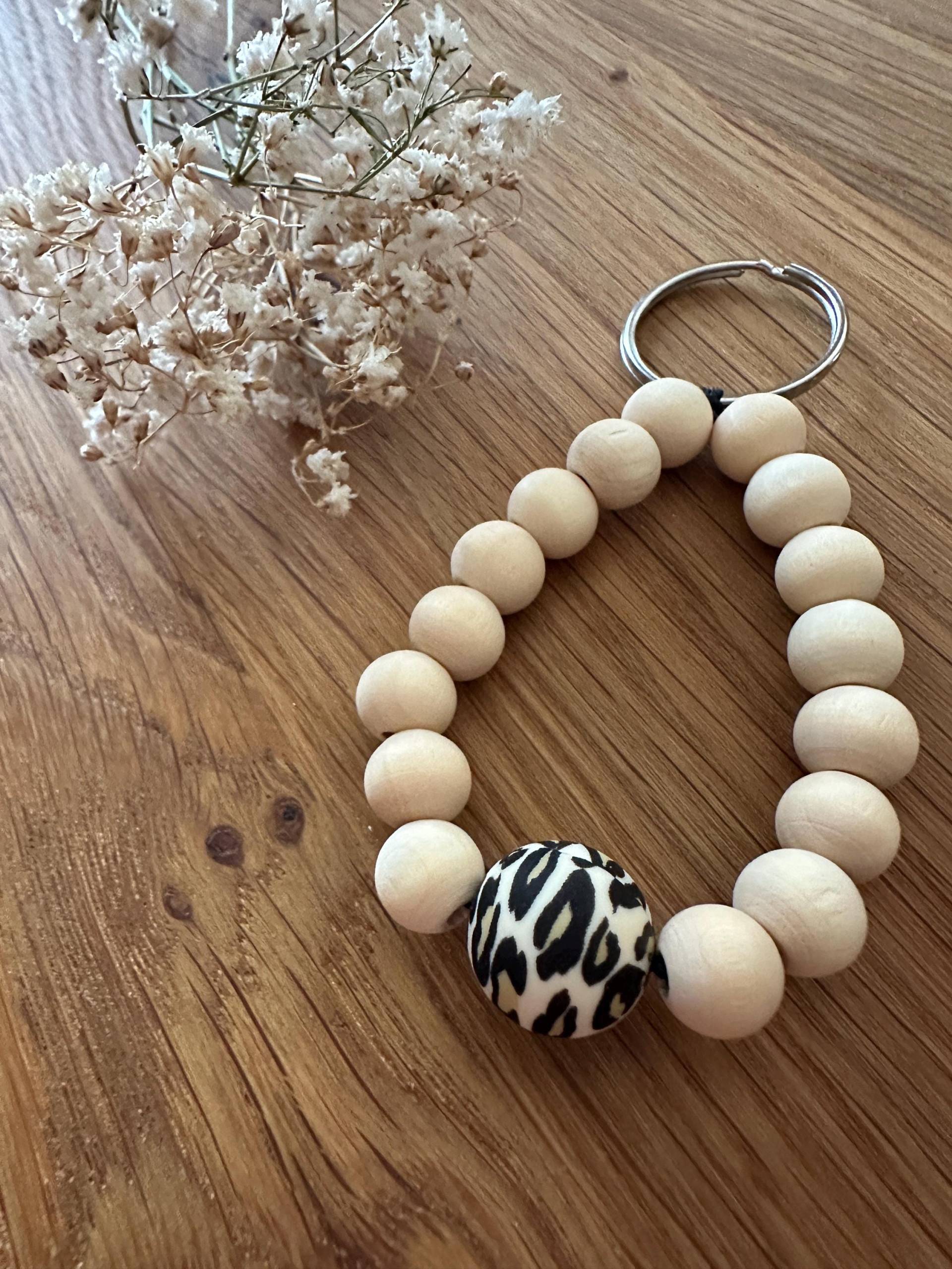 Schlüsselanhänger Anhänger Kette Holzperlen Leo Perle Silikon Geschenk Selbstgemacht Schlüsselanhänger Anhänger Kette Holzperlen Leo Perle Silikon Geschenk Selbstgemacht von PerlenzauberBySarah