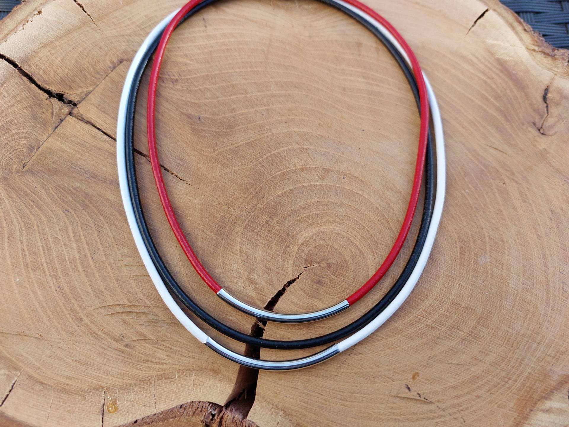 Kette Lederkette 3-Reihig in Schwarz, Rot Und Weiß von PerlenzauberDesigns