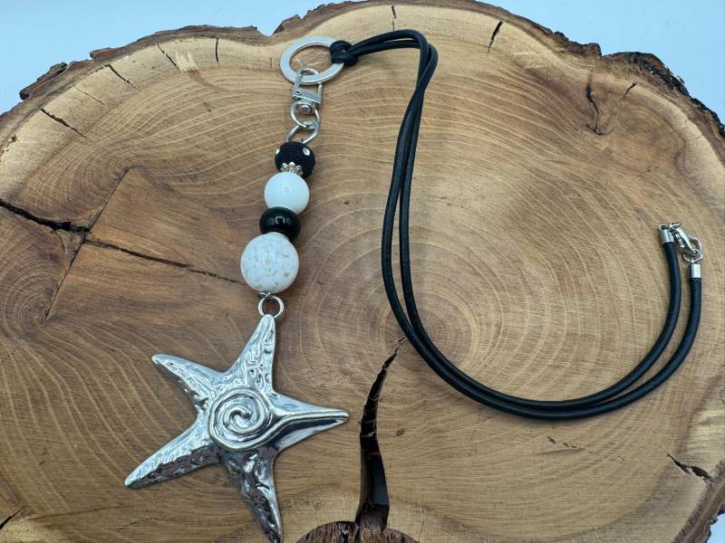 Lederkette Lang Mit Wechselanhänger in Schwarz von PerlenzauberDesigns