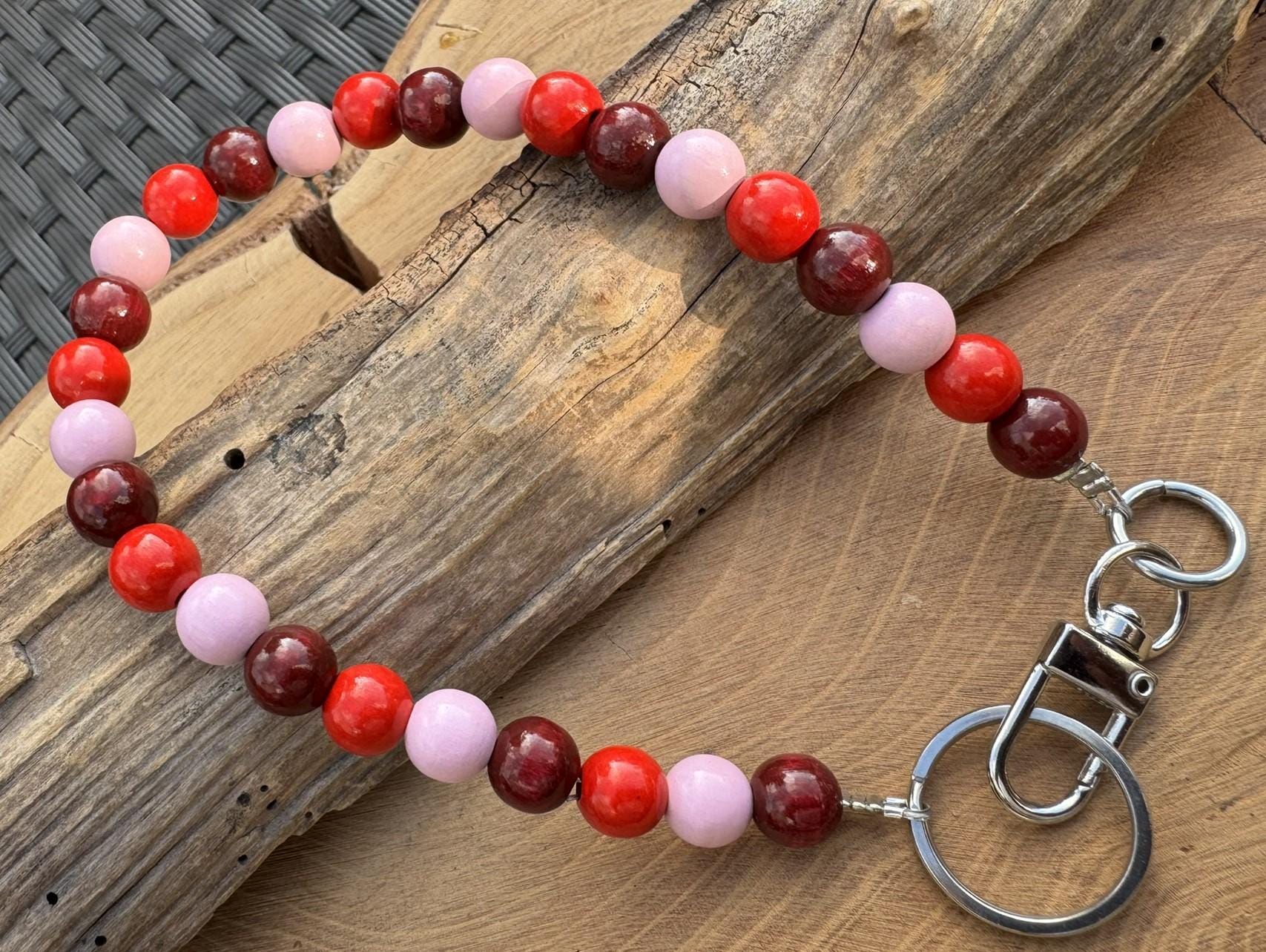 Schlüsselkette Aus Holzperlen in Rot Und Rosa von PerlenzauberDesigns